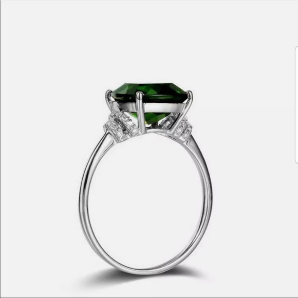 Adorable sterling silver and white sapphire ring - Picture 4 of 4